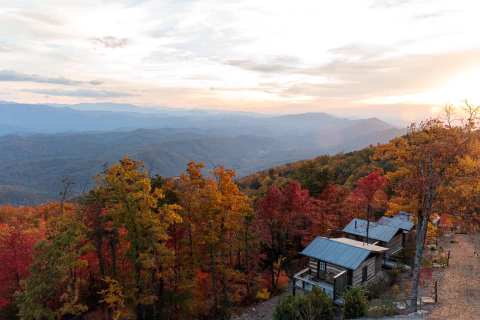 This Dreamy Tennessee Resort Is Surrounded By Hills And Is Just Waiting For You To Arrive