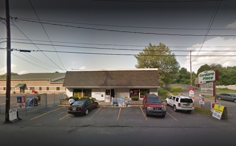 The Small Town Pizza Joint In Pennsylvania Serves Steak And Cheese Pizza Die For