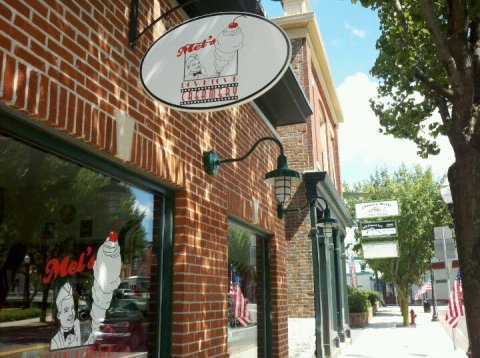 This Connecticut Creamery Serves The Most Enormous Bowl Of Ice Cream You've Ever Seen