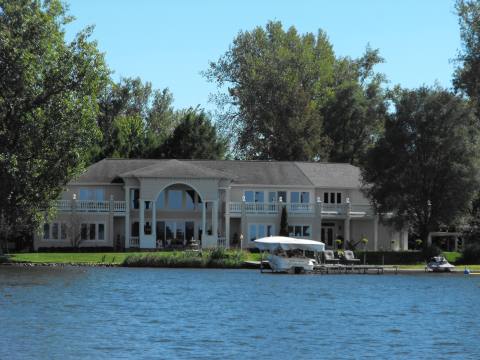 This Resort-Style Bed & Breakfast On A Lake In Indiana Will Make You Feel Like Royalty