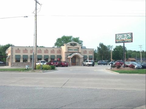 The Mom & Pop Restaurant In Illinois That Serves The Most Mouthwatering Home Cooked Meals