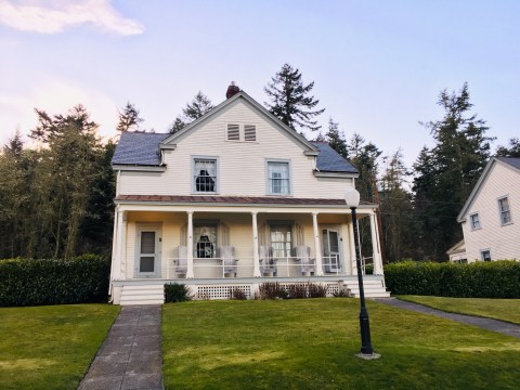 Sleep Inside Old Officers' Quarters At This Historic Hotel In Washington