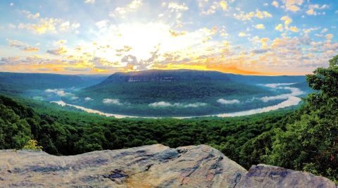 The Magnificent Overlook In Tennessee That’s Worthy Of A Little Adventure