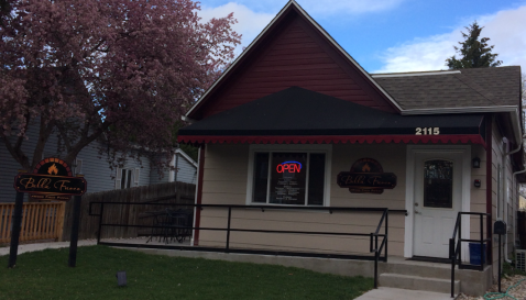 This Tiny Restaurant In Wyoming Serves The Best Wood-Fired Pizza You'll Ever Try