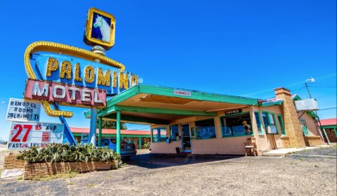 Take A Summer Road Trip Down Route 66 And Stay At These Iconic Motels