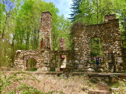 A Hike Along Cornish Estate Trail In New York Leads You Straight To An Abandoned Village