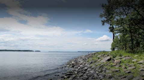 The Beautiful Vermont Park That's Surrounded By Water On All Sides