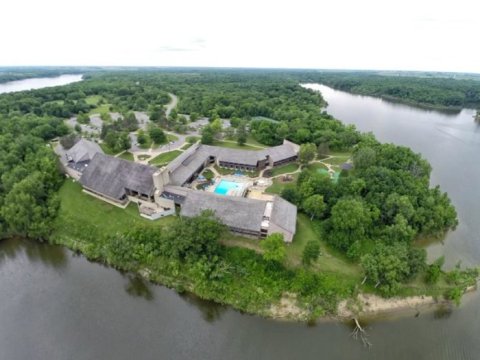 This Dreamy Ohio Resort Is Surrounded By Water And Is Just Waiting For You To Arrive