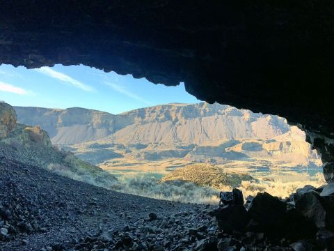 Hike To These Rocky Caves In Washington For An Out-Of-This World Experience