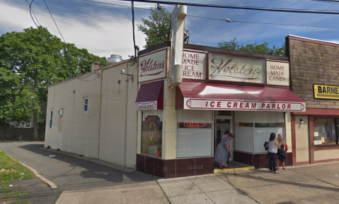 This Old-Fashioned Ice Cream Parlor In New Jersey Serves The Most Scrumptious Sundaes