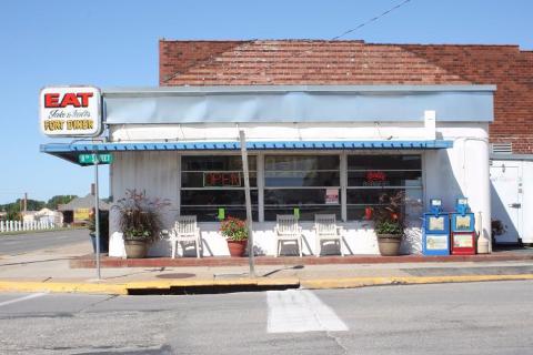 The Iowa Diner That's So Affordable You'll Want One Of Everything On The Menu