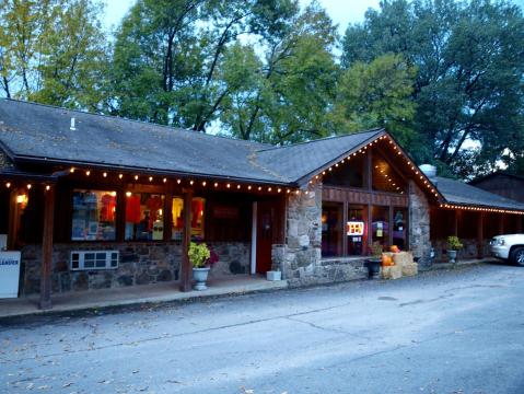 This Underrated Catfish Wharf In Arkansas Is Well Worth The Trip