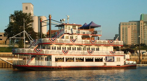 Spend A Perfect Day On This Old Fashioned Paddle Boat Cruise In Alabama