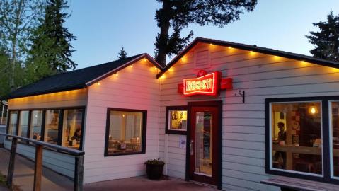 This Old-School Montana Restaurant Serves Chicken Dinners To Die For