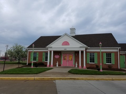 The Whimsical Ice Cream And Chocolate Shop In Ohio Where All Your Dreams Come True