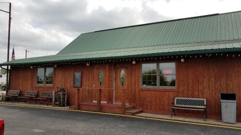 The Adorably Rustic Cabin Restaurant In Missouri That Serves Delicious Food