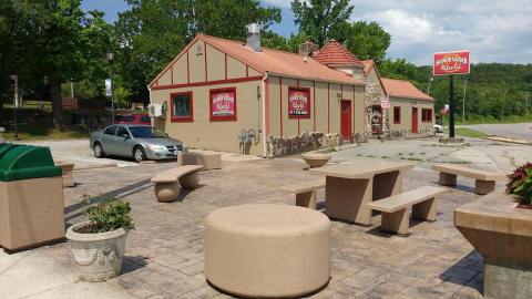 The Firehouse-Themed Restaurant In Missouri With Incredible Pizza You Can't Pass Up