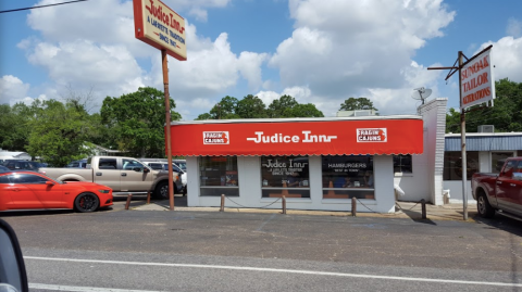 The Roadside Hamburger Hut In Louisiana That Shouldn’t Be Passed Up