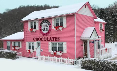 Treat Yourself To A Blast From The Past At This 100-Year-Old Candy Shop Near Pittsburgh