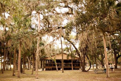 This Beachfront BBQ Restaurant In Florida Will Make The Season Complete