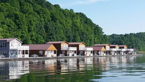 These Floating Cabins In Kentucky Are The Ultimate Place To Stay Overnight This Summer