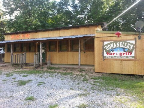 This Mississippi Restaurant Out In The Boonies Is A Deliciously Fun Place To Have A Meal