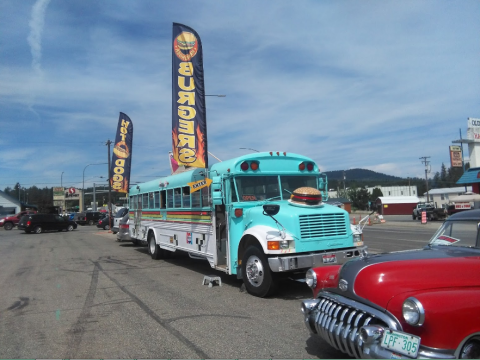 There's A Diner On This Bus In Idaho And It's The Quirkiest Place To Enjoy A Meal