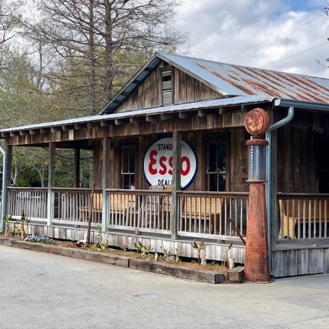 The Seafood At This Rustic Restaurant In Louisiana Is Positively Intoxicating