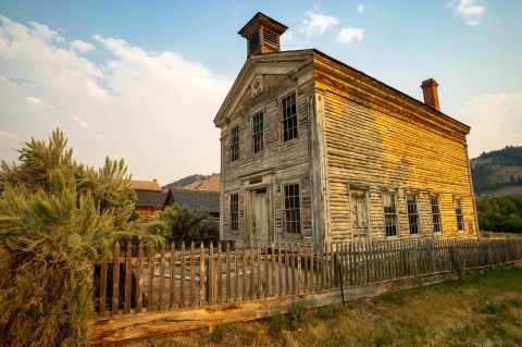 The One Creepy Ghost Town In The U.S. That Will Chill You To The Bone