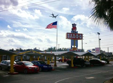 The South Carolina BBQ Joint That Has Been Slingin’ The Most Mouthwatering ‘Que Since The 1930s