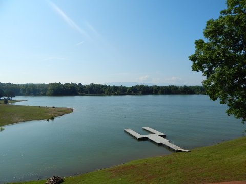 Visiting This One Mountain Lake In Tennessee Is Like Experiencing A Dream