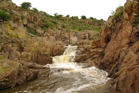 There's A Beautiful Waterfall Hiding In These Mountains In Oklahoma That's Only Accessible By Hiking