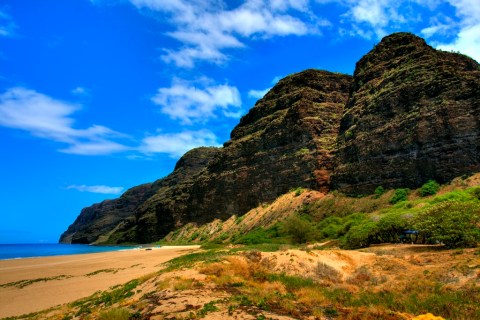 The One Beach In Hawaii Where You Can Drive Right Up To The Water