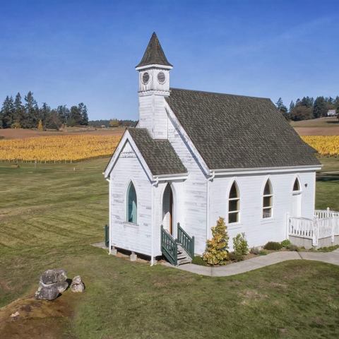 The School House Winery In Washington That's Just As Charming As It Sounds