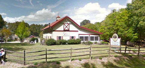 This Old-School South Carolina Restaurant Serves Chicken Dinners To Die For