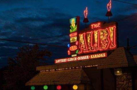 This Tiki Lounge In Oregon Will Take You Right Back To The 1950s