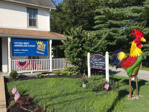 This Old-School Delaware Restaurant Serves Chicken Dinners To Die For