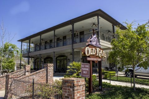 This Beautiful Hike Near New Orleans Has A Mouthwatering Restaurant Right Along The Trail