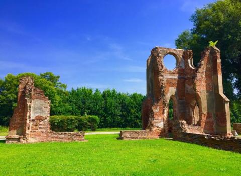 Most People Don’t Know About These Strange Ruins Hiding In Mississippi