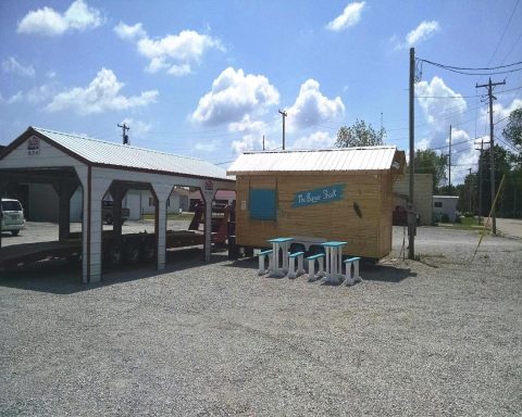 The Roadside Hamburger Hut In Illinois That Shouldn’t Be Passed Up