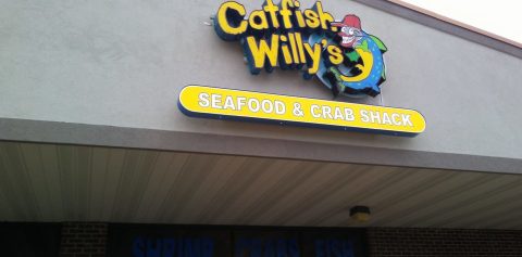 Feast On A Treasure Trove Of Seafood At Catfish Willy's, A Beach-Themed Spot In Indiana