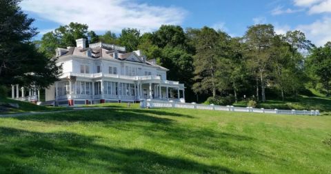 A Visit To This Stunning Mountaintop Mansion In North Carolina Is A Springtime Dream