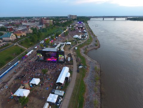 This Annual Tennessee Festival Takes Place Right On The Mississippi River