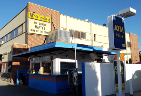 The Roadside Hamburger Hut In Southern California That Shouldn’t Be Passed Up