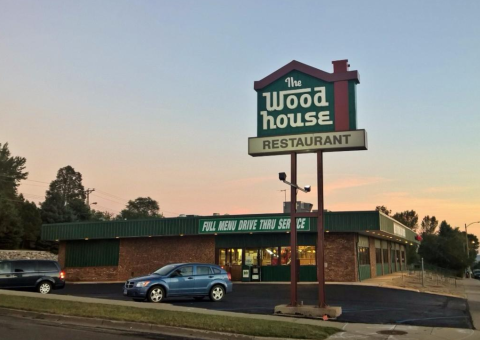 This Old-School North Dakota Restaurant Serves Chicken Dinners To Die For