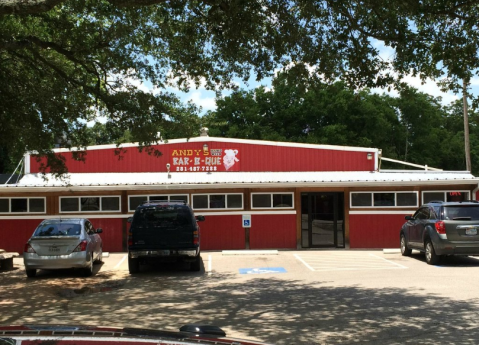 Your Taste Buds Will Squeal With Delight At This Pig-Themed Barbecue Joint In Texas