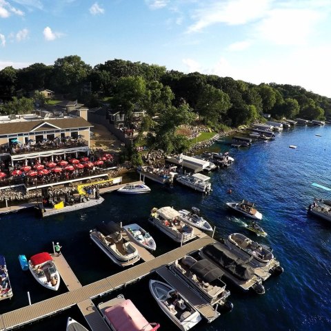 This Minnesota Lakeside Restaurant Is Picture Perfect For Sunny Days