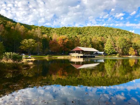 Visiting This One Mountain Lake In Georgia Is Like Experiencing A Dream