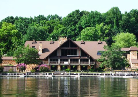 There's A Breathtaking Hotel Tucked Away Inside This Alabama State Park