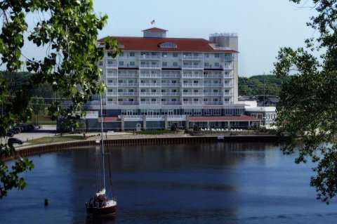 This Harbor Hotel In Michigan Is The Perfect Waterfront Escape